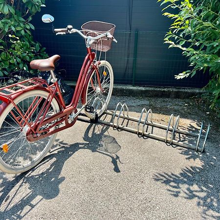 Un Peu Plus Pres Des Etoiles Annecy Eksteriør billede